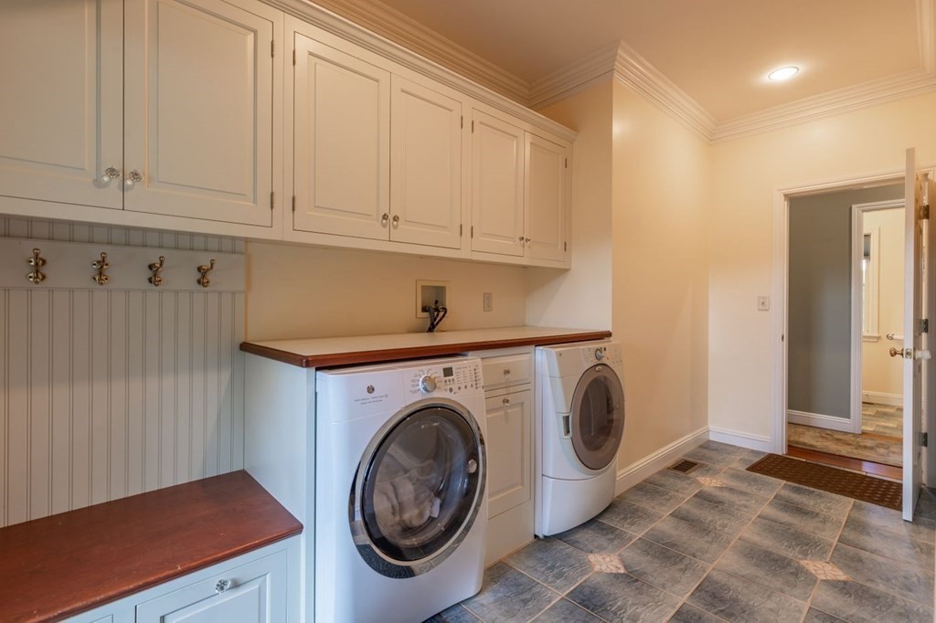 203 Podunk Road Sturbridge, MA 01566 - Photo 18 of 35