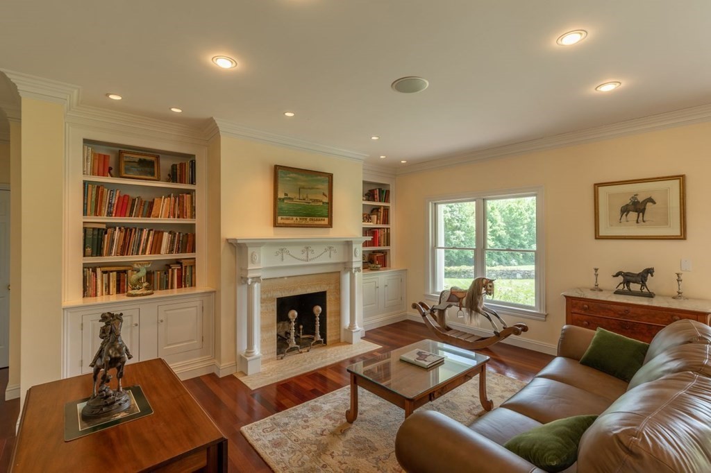203 Podunk Road Sturbridge, MA 01566 - Photo 7 of 35