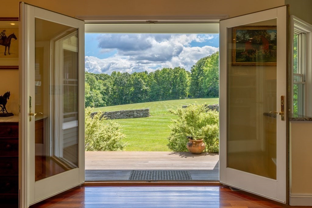 203 Podunk Road Sturbridge, MA 01566 - Photo 8 of 35
