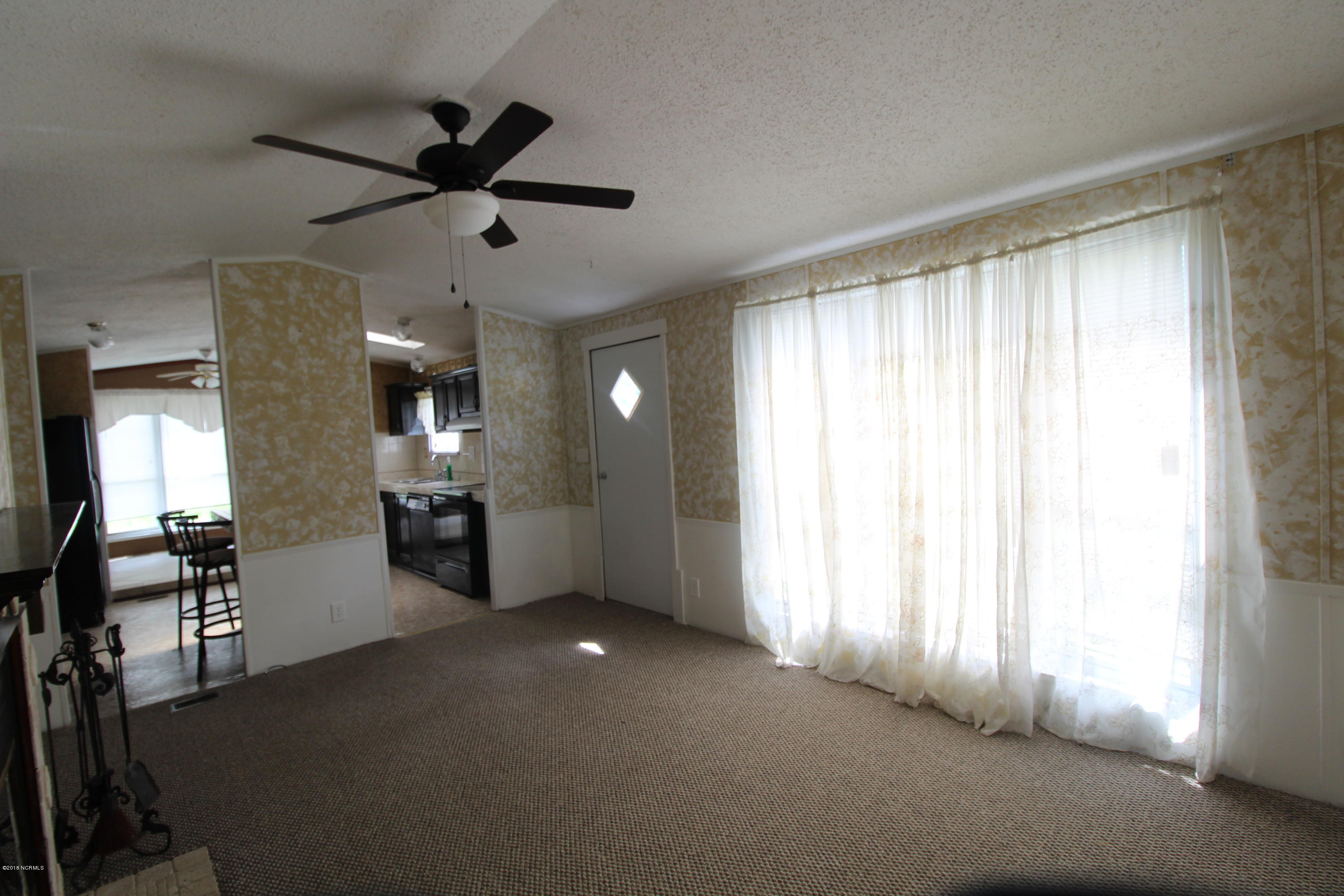 122 Butler Lane Hubert, NC 28539 - Photo 6 of 19 IMG_5818