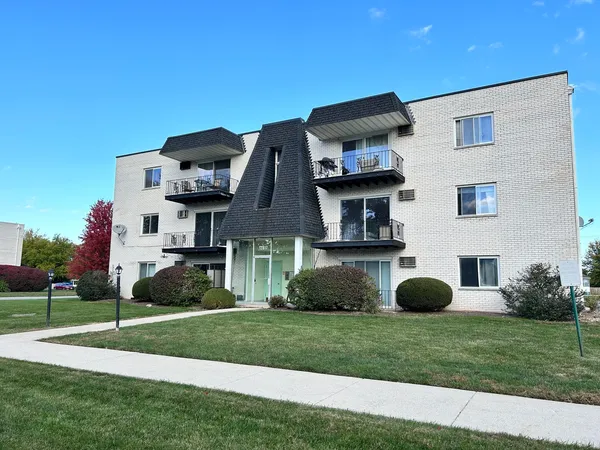$139,900 | 12817 Carriage Lane, Unit 1, Crestwood, IL 60418