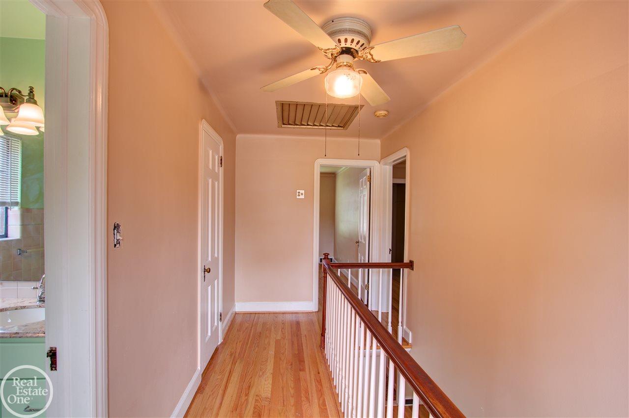 271 Moran Road Grosse Pointe, MI 48236 - Photo 27 of 41 31357289-26.JPG