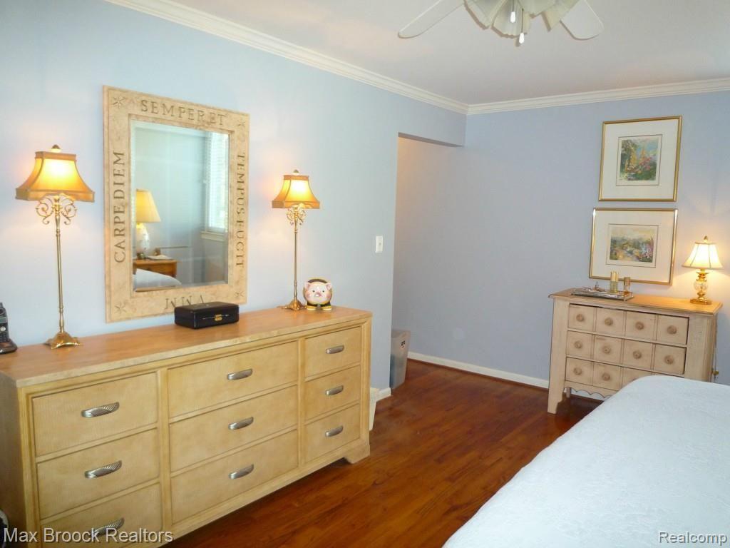 4043 West Maple Road, Unit 101 Bloomfield Hills, MI 48301 - Photo 21 of 34 P1080536.jpg
