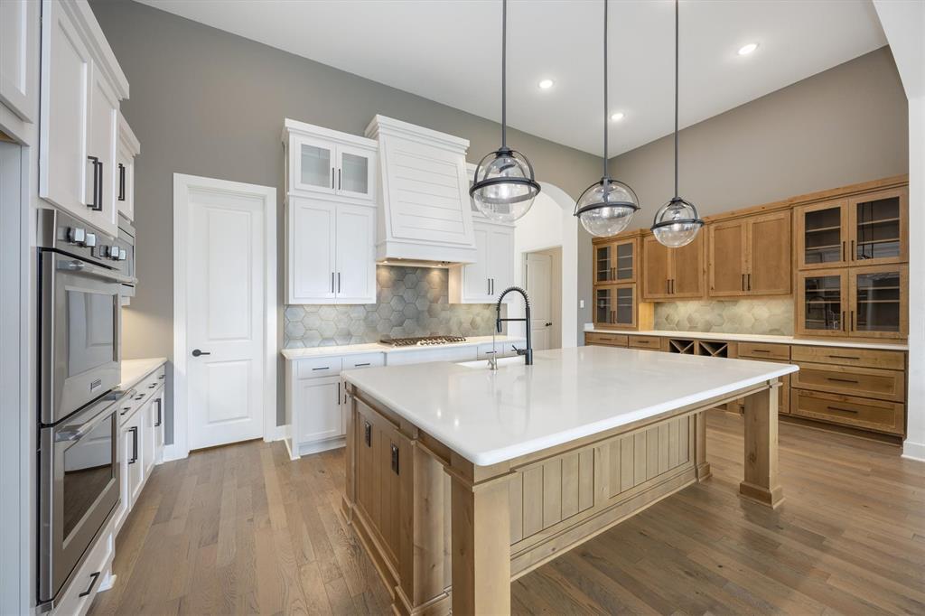 1303 Limestone Ridge Road Mansfield, TX 76063 - Photo 10 of 34 The large island is perfect for enjoying a quick meal or entertaining.