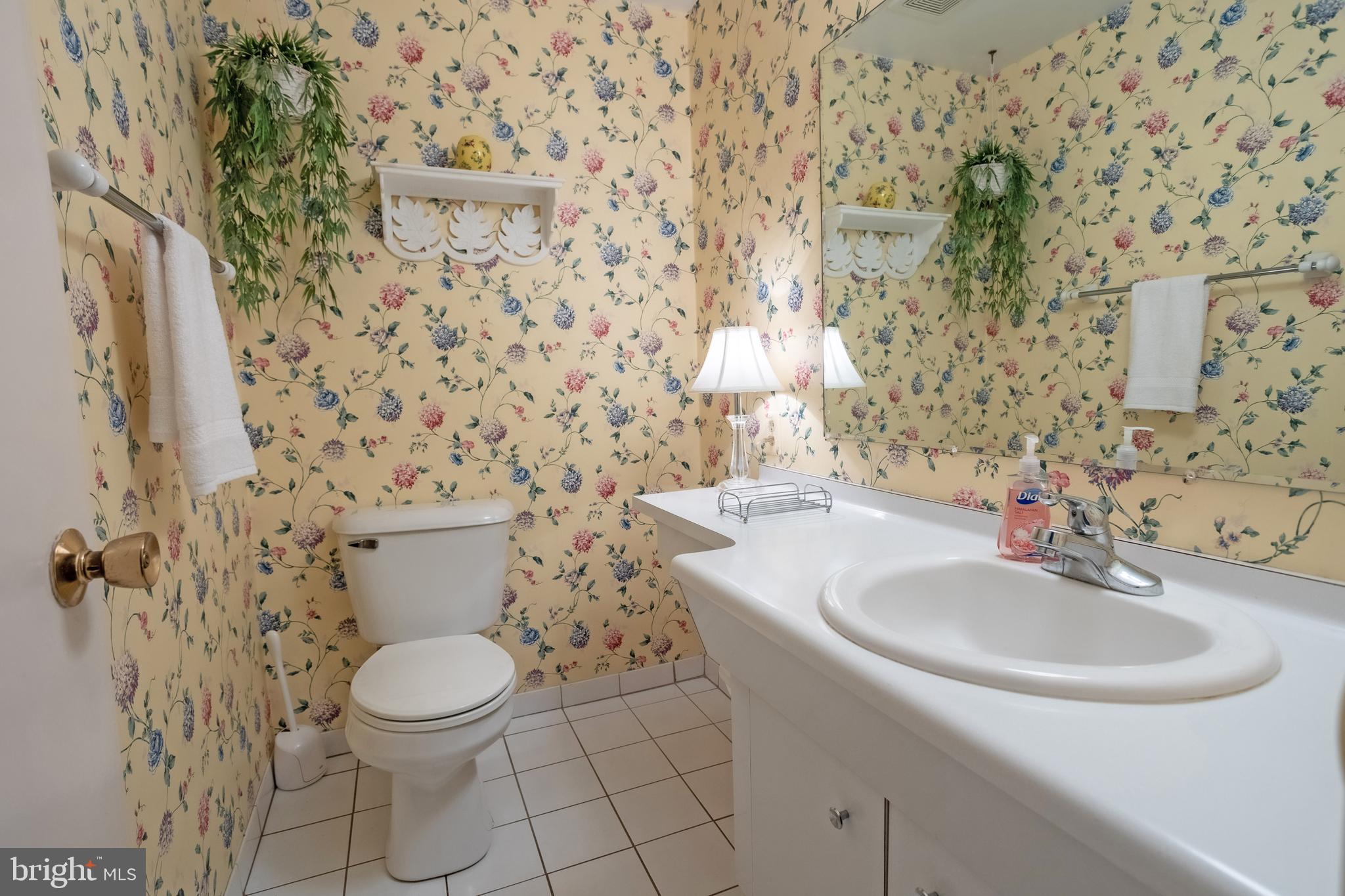 762 Susquehanna Road Philadelphia, PA 19111 - Photo 13 of 45 Powder Room