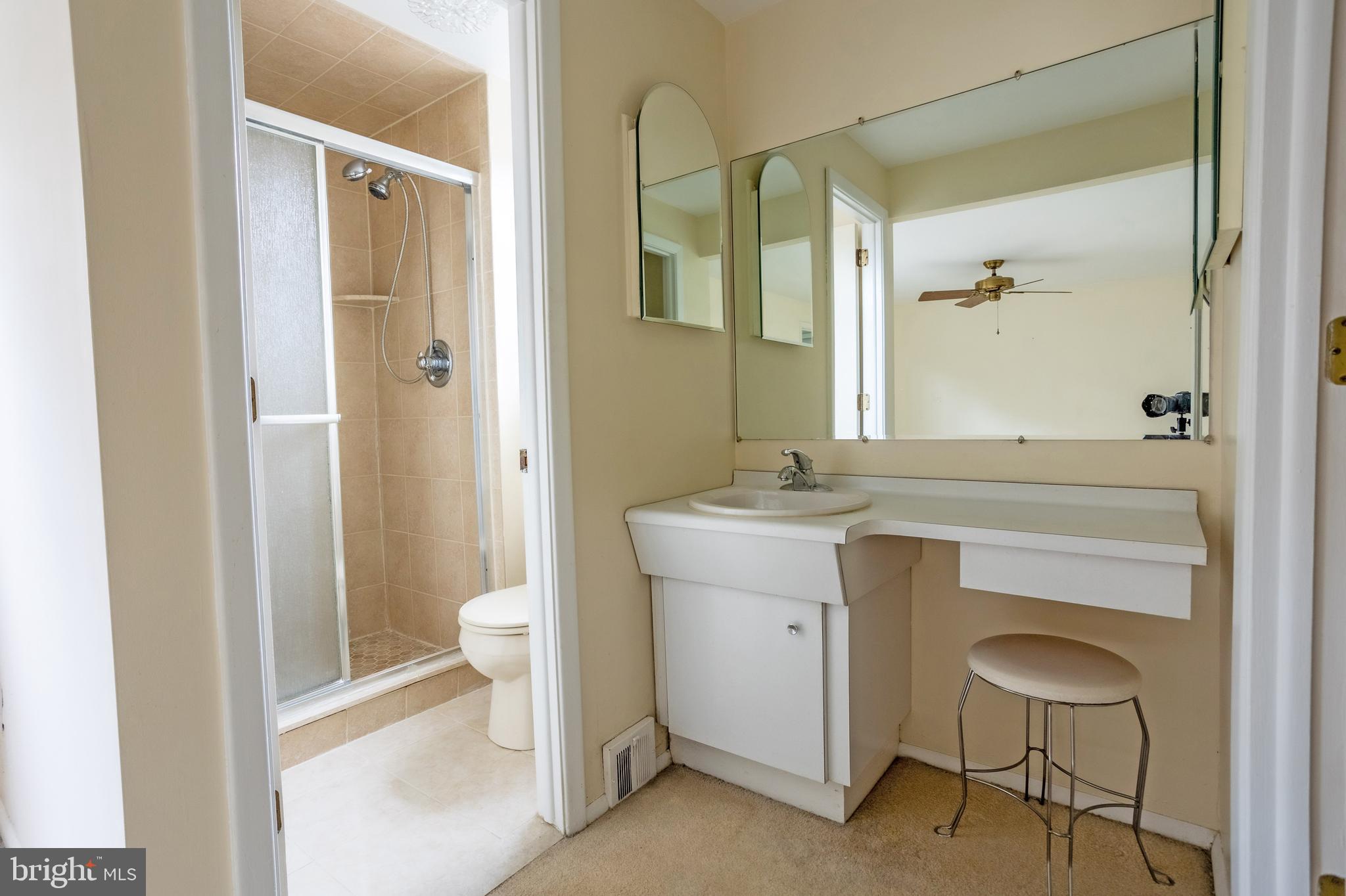 762 Susquehanna Road Philadelphia, PA 19111 - Photo 15 of 45 Ensuite Bathroom