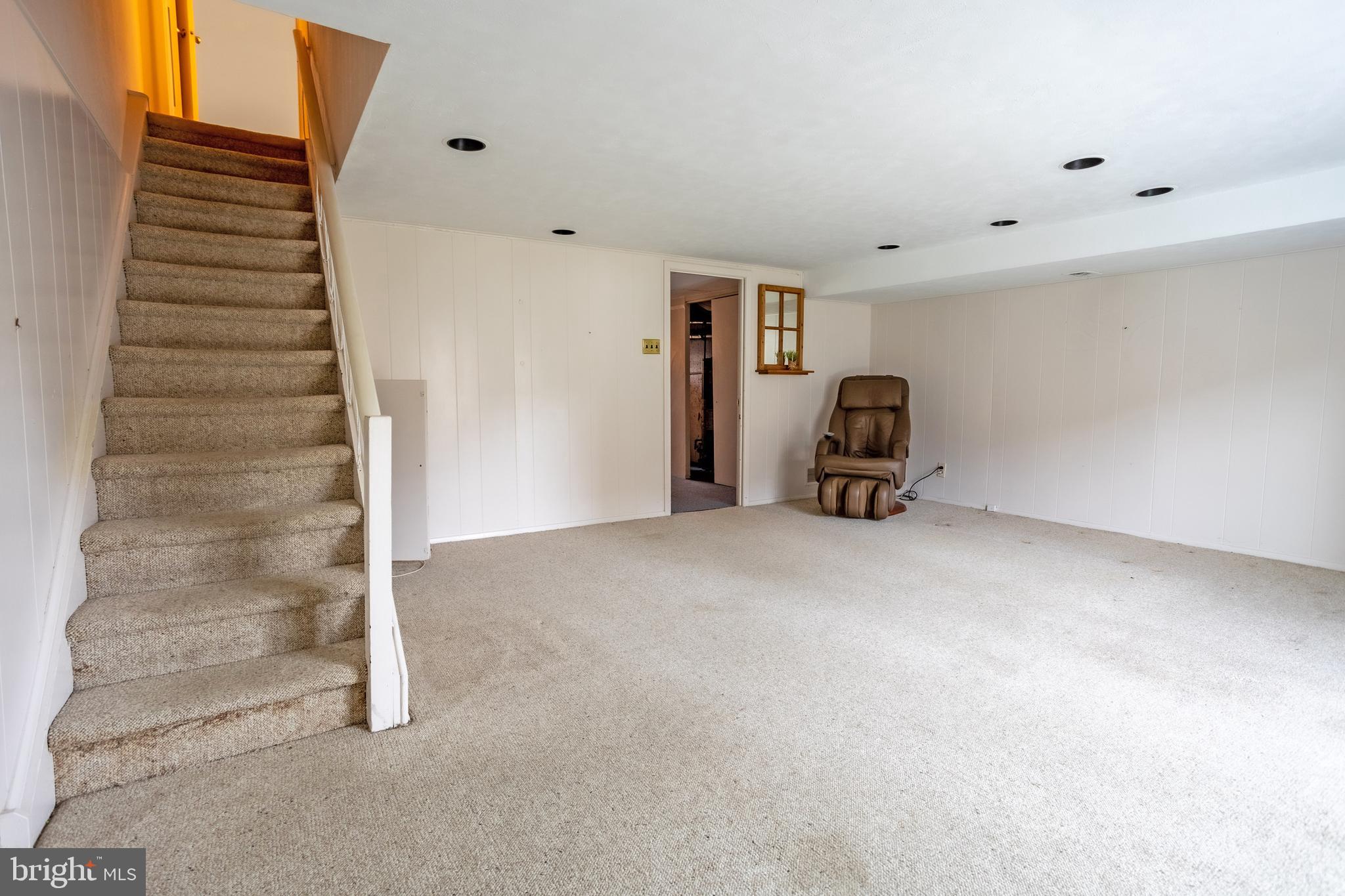 762 Susquehanna Road Philadelphia, PA 19111 - Photo 21 of 45 Family Room