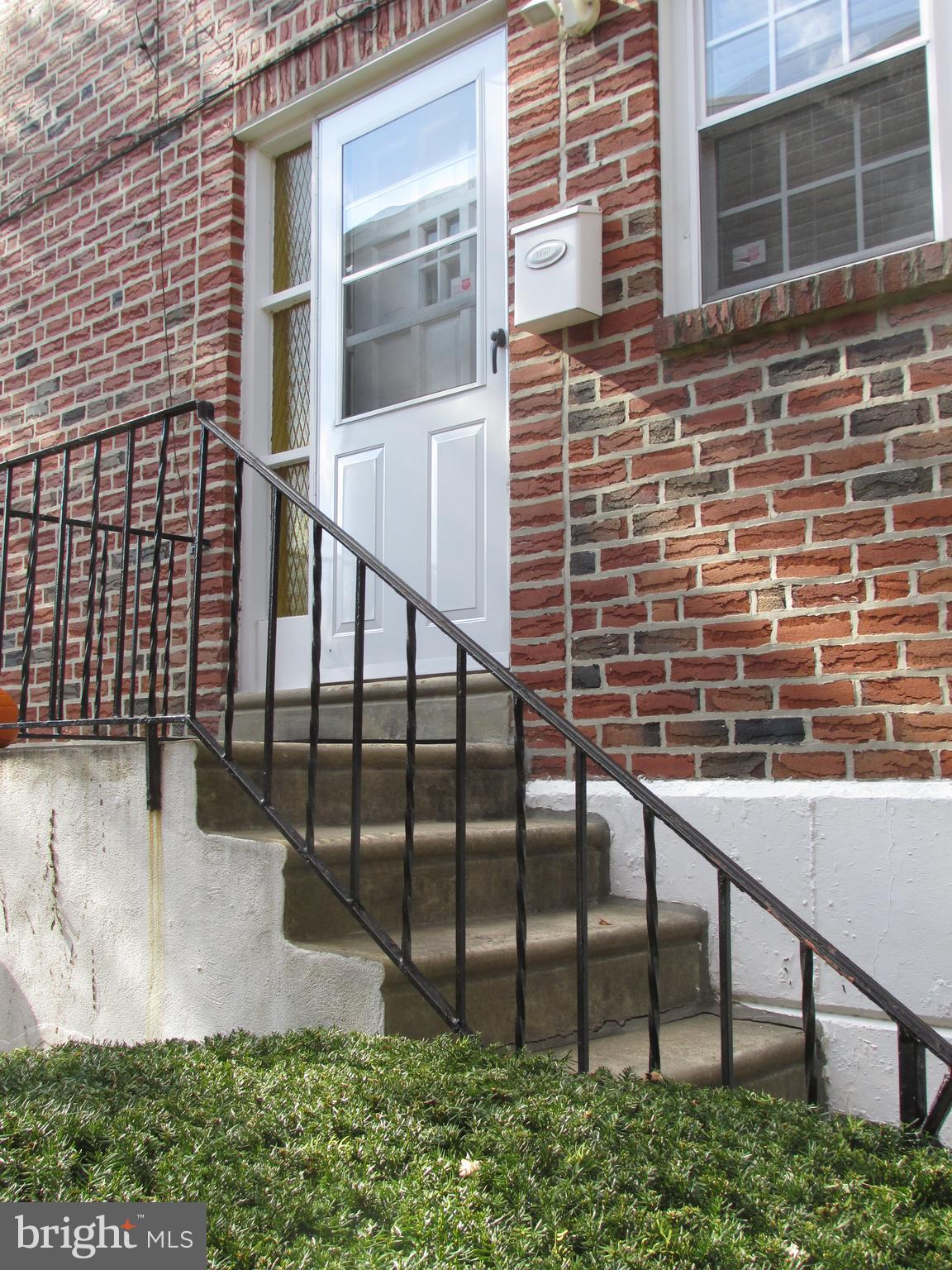 762 Susquehanna Road Philadelphia, PA 19111 - Photo 4 of 45 Main entrance