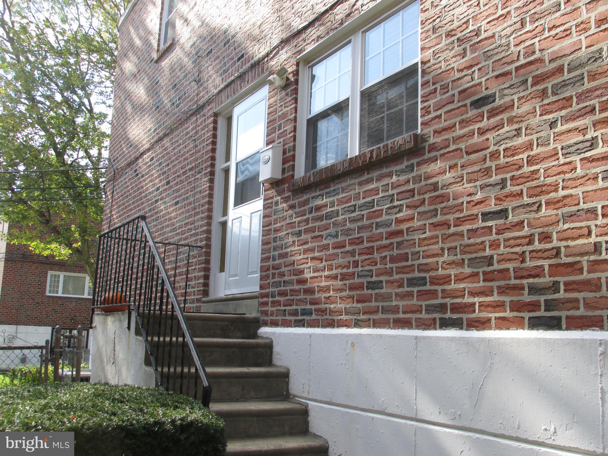 762 Susquehanna Road Philadelphia, PA 19111 - Photo 5 of 45 Main entrance