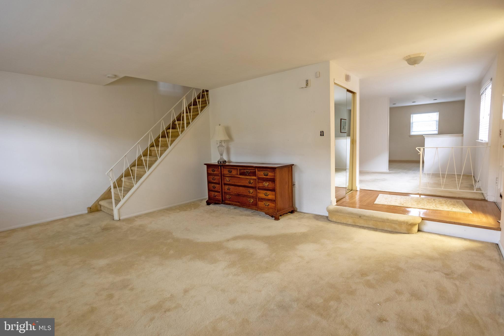 762 Susquehanna Road Philadelphia, PA 19111 - Photo 6 of 45 Living Room