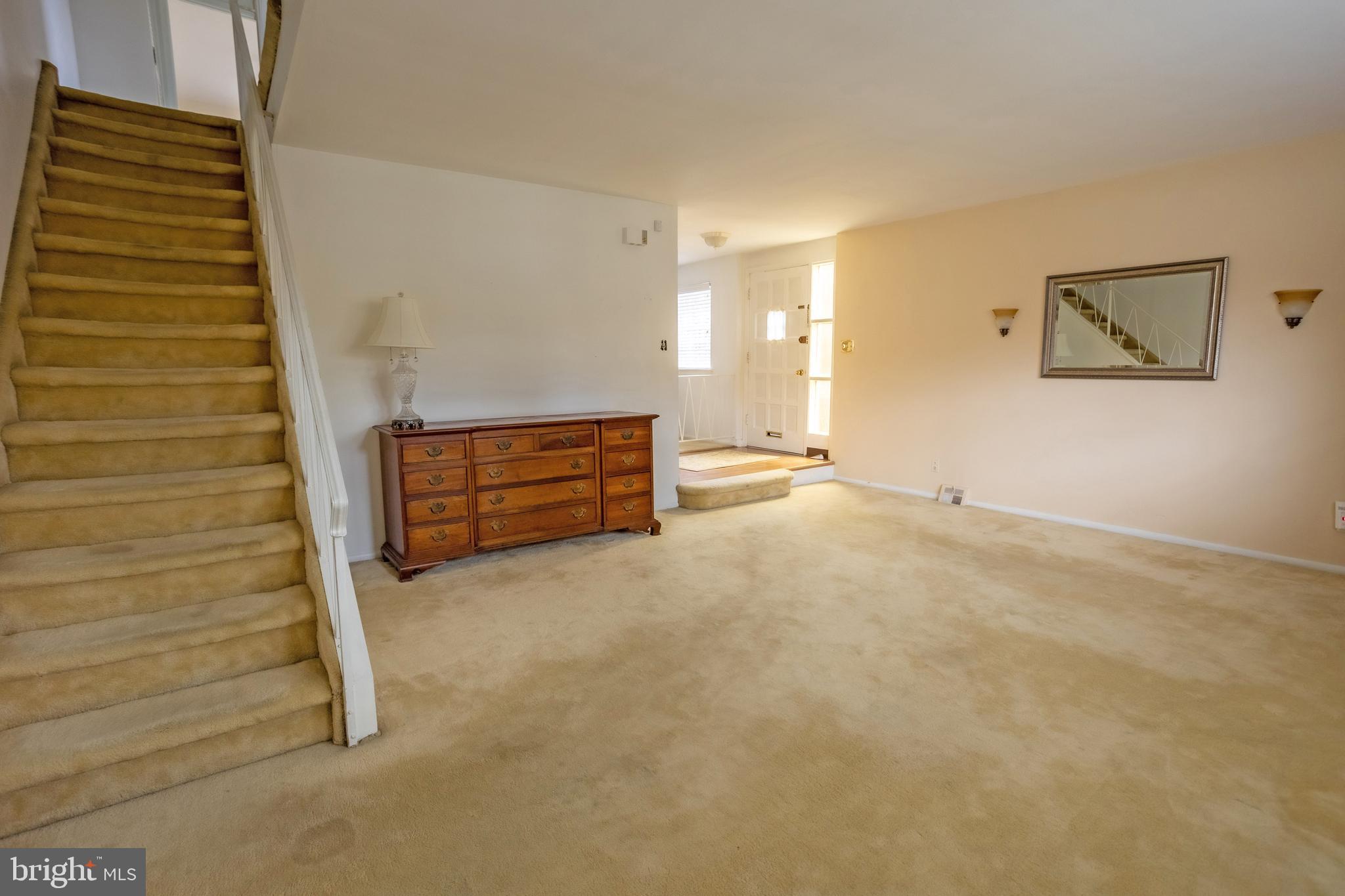 762 Susquehanna Road Philadelphia, PA 19111 - Photo 7 of 45 Living Room