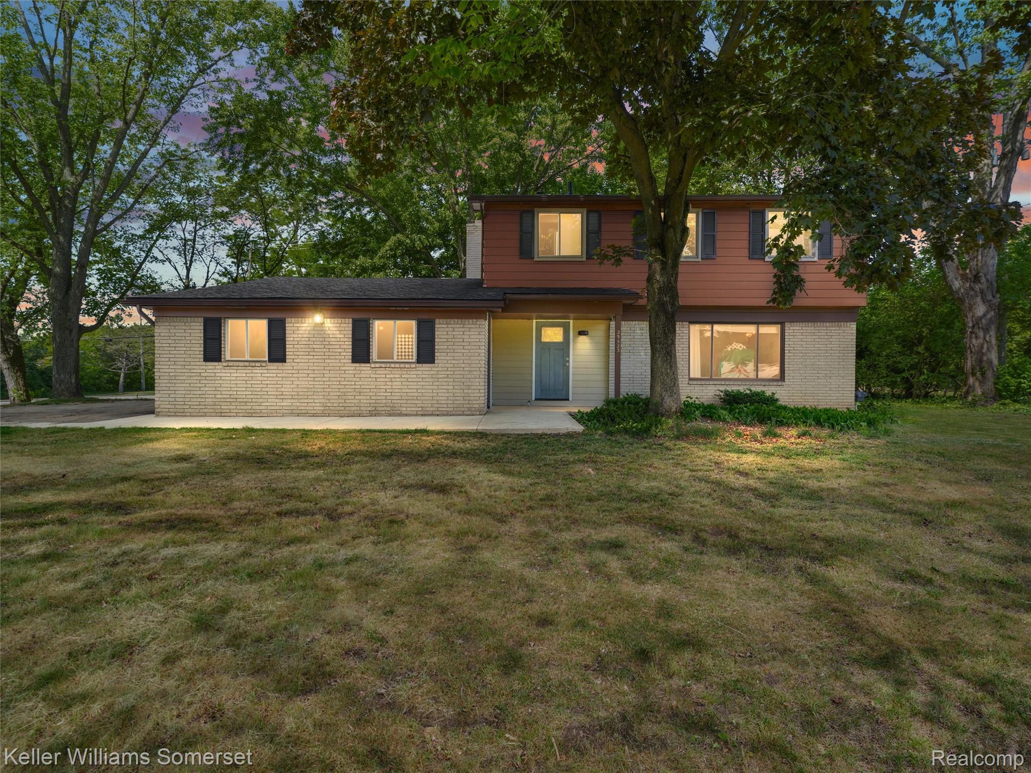 29523 Ravenscroft Farmington, MI 48331 - Photo 1 of 33 01-29523 Ravenscroft, Farmington Hills, MI, 48331.jpg