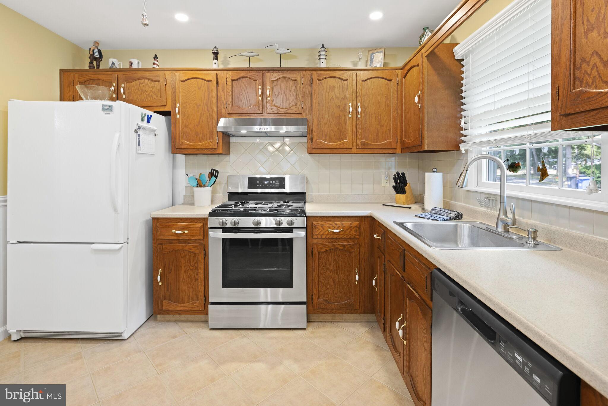 14 Acorn Road Manahawkin, NJ 08050 - Photo 11 of 40