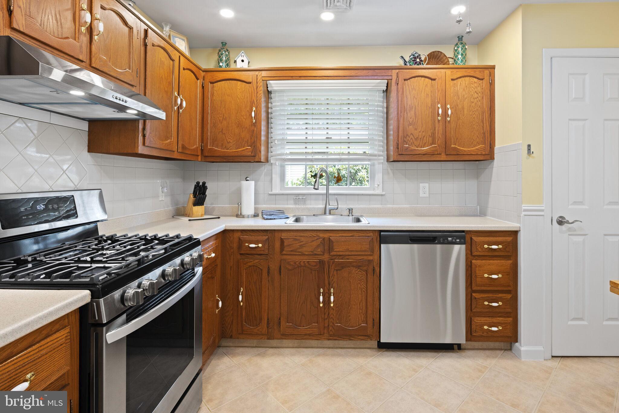 14 Acorn Road Manahawkin, NJ 08050 - Photo 6 of 40