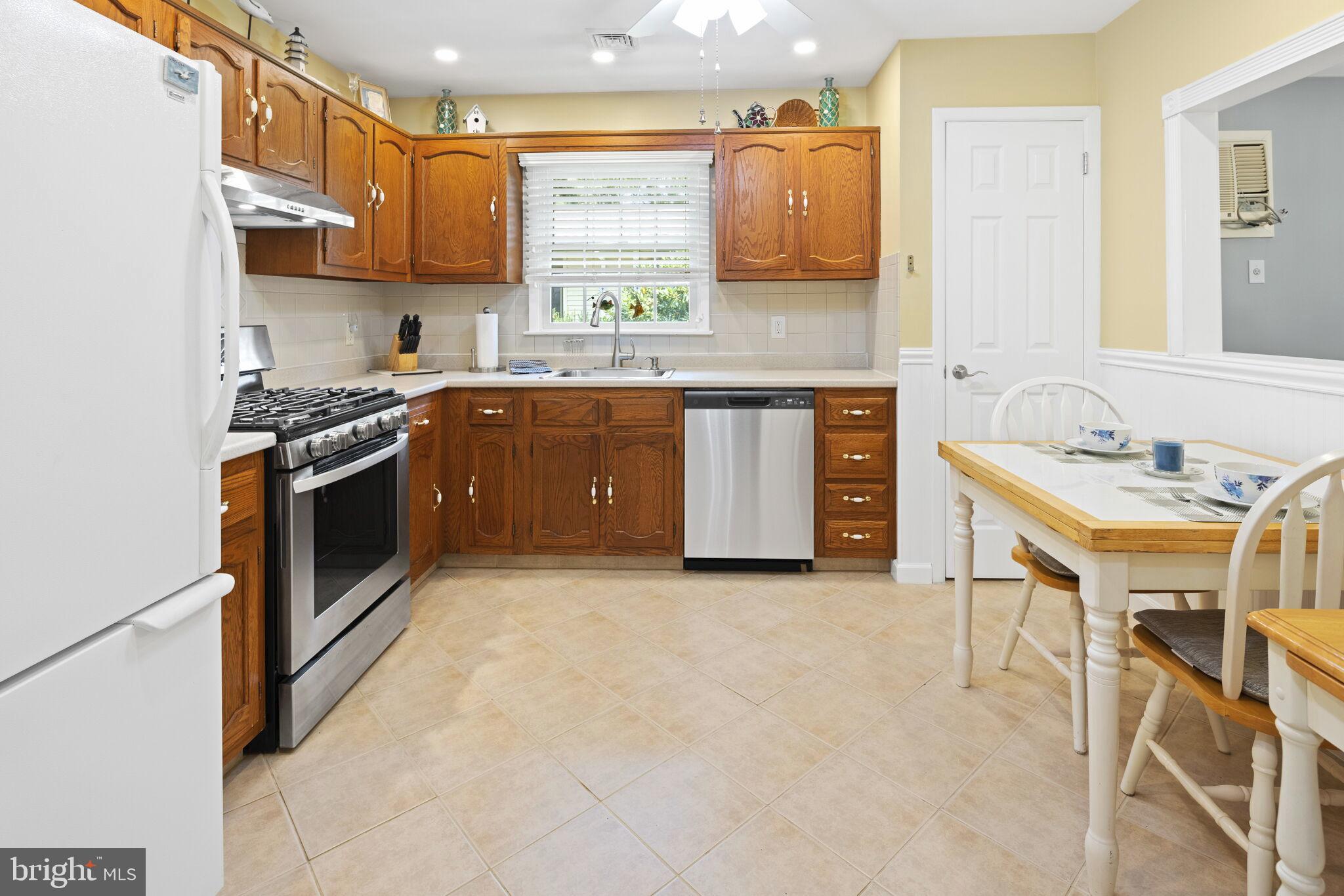 14 Acorn Road Manahawkin, NJ 08050 - Photo 7 of 40
