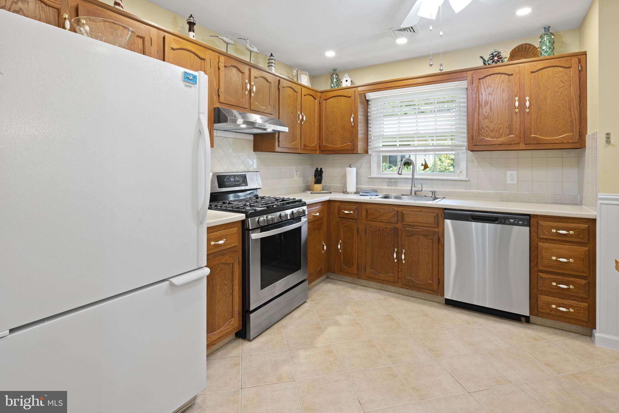 14 Acorn Road Manahawkin, NJ 08050 - Photo 10 of 40
