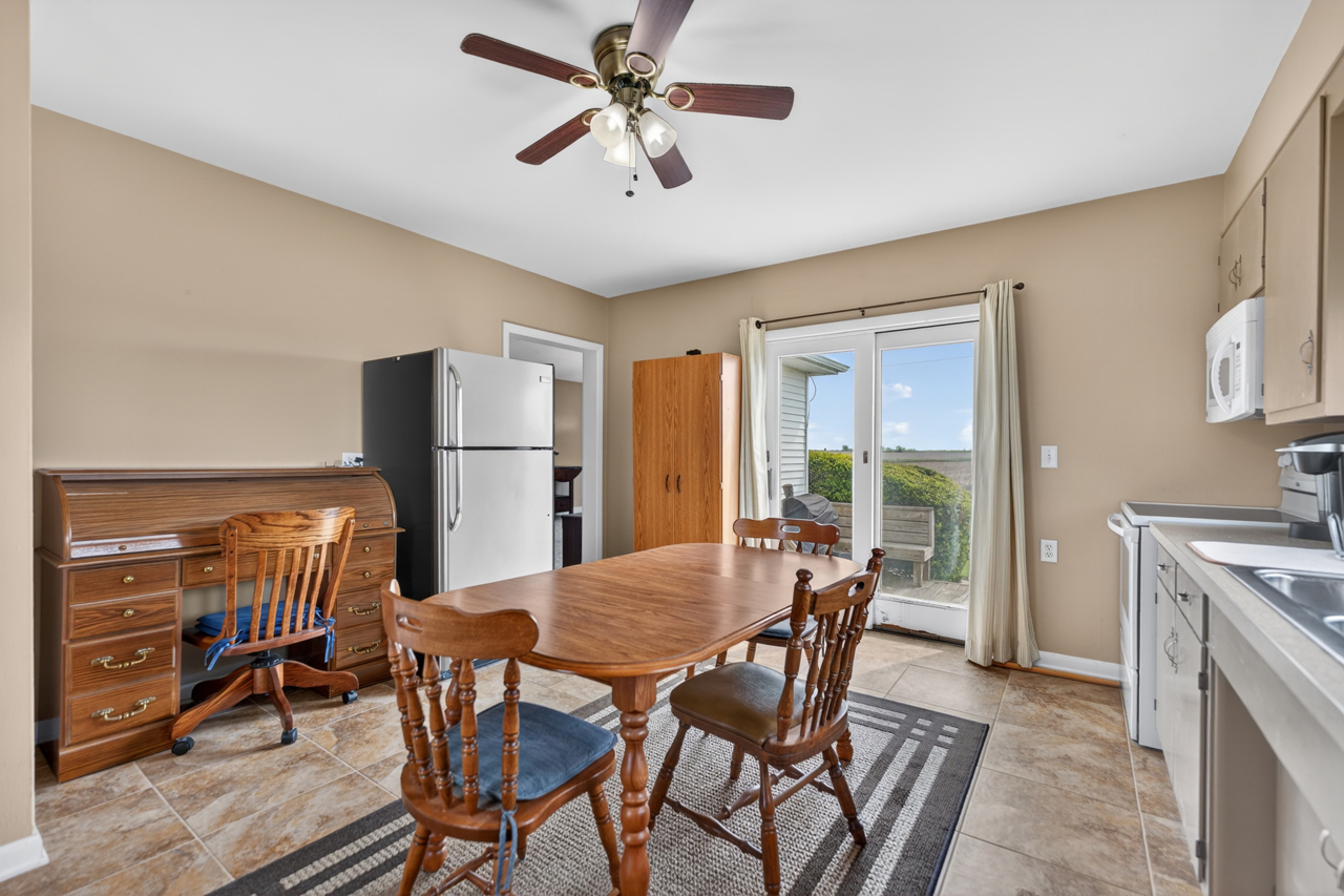21137 Fenstermaker Road Sycamore, IL 60178 - Photo 7 of 31