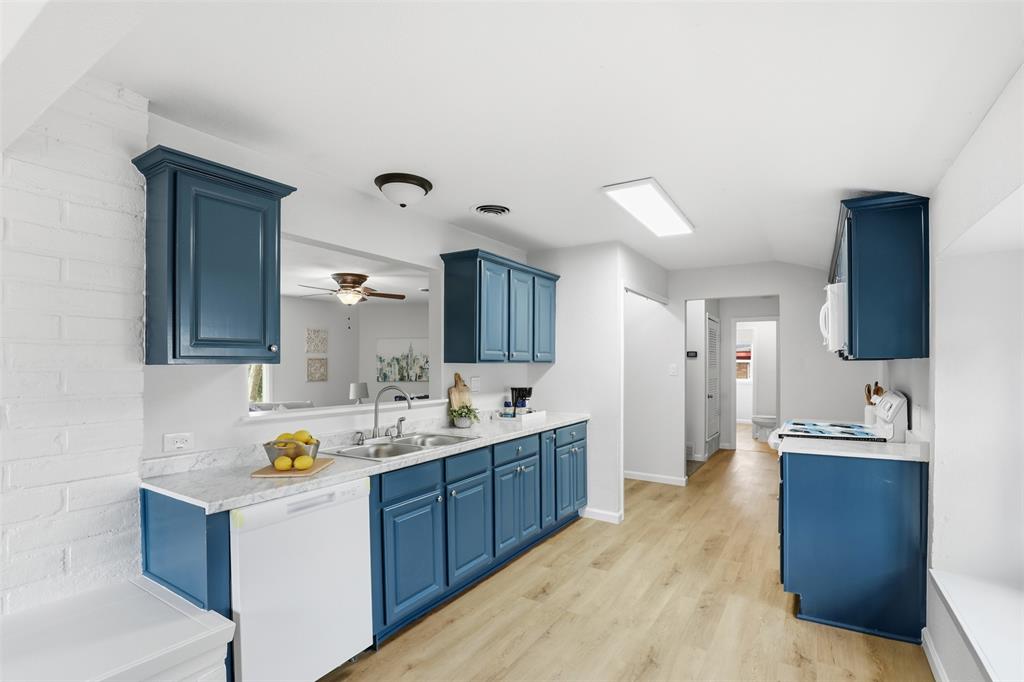 2212 Briardale Road Fort Worth, TX 76119 - Photo 8 of 25 a spacious bathroom with a double vanity sink and mirror