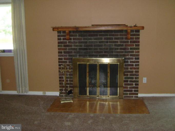 809 Chatfield Road Joppa, MD 21085 - Photo 6 of 18 Living Room