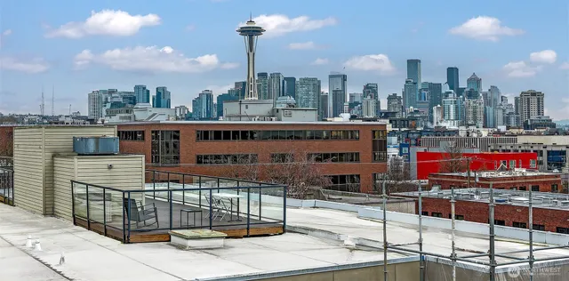 $315,000 | 626 4th Avenue West, Unit 305, Seattle, WA 98119