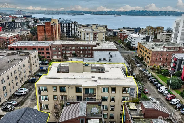 $315,000 | 626 4th Avenue West, Unit 305, Seattle, WA 98119
