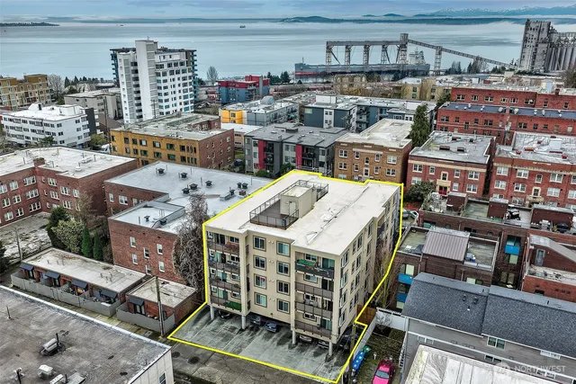 $315,000 | 626 4th Avenue West, Unit 305, Seattle, WA 98119