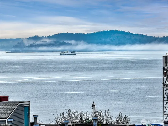 $315,000 | 626 4th Avenue West, Unit 305, Seattle, WA 98119