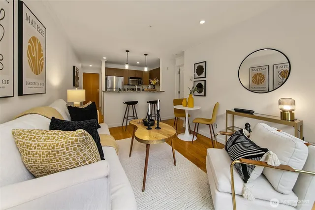 $315,000 | 626 4th Avenue West, Unit 305, Seattle, WA 98119