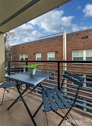 $315,000 | 626 4th Avenue West, Unit 305, Seattle, WA 98119