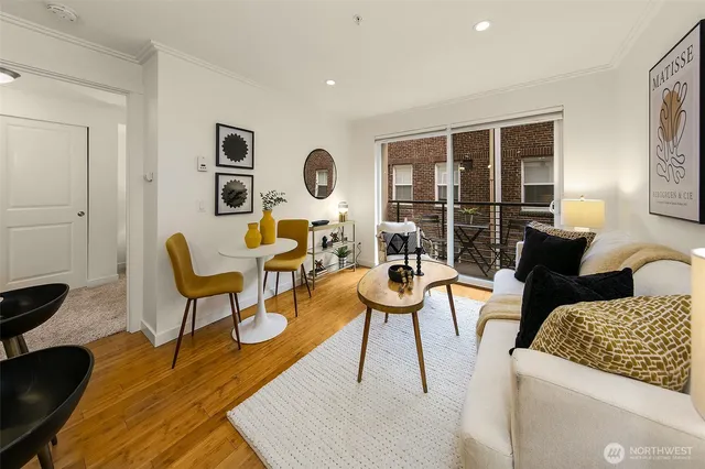 $315,000 | 626 4th Avenue West, Unit 305, Seattle, WA 98119