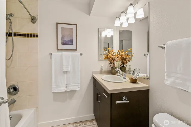 $315,000 | 626 4th Avenue West, Unit 305, Seattle, WA 98119