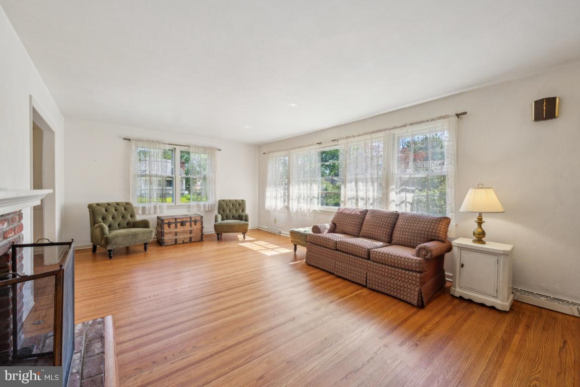 2 Wagon Bridge Run Moorestown, NJ 08057 - Photo 6 of 23 a living room with furniture and a wooden floor