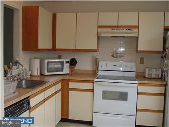 1060 Old Forge Road New Castle, DE 19720 - Photo 3 of 10 Kitchen