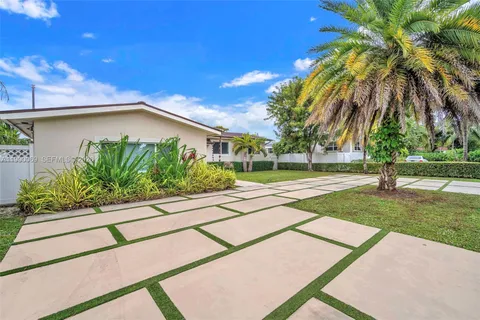$940,000 | 851 Bluebird Avenue, Miami Springs, FL 33166