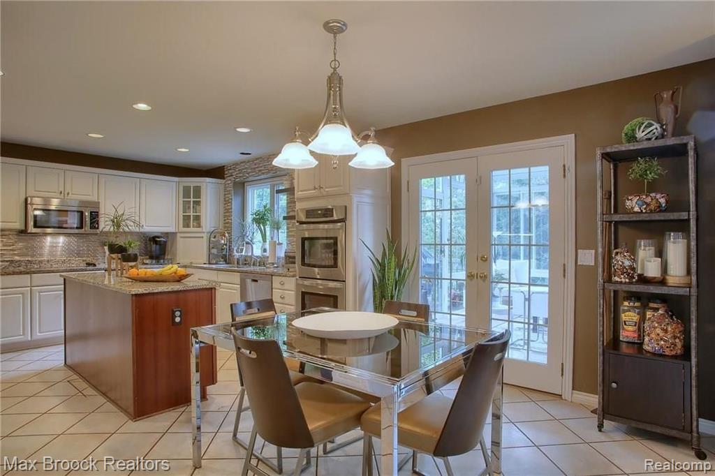 30755 Country Ridge Circle Farmington Hills, MI 48331 - Photo 8 of 42