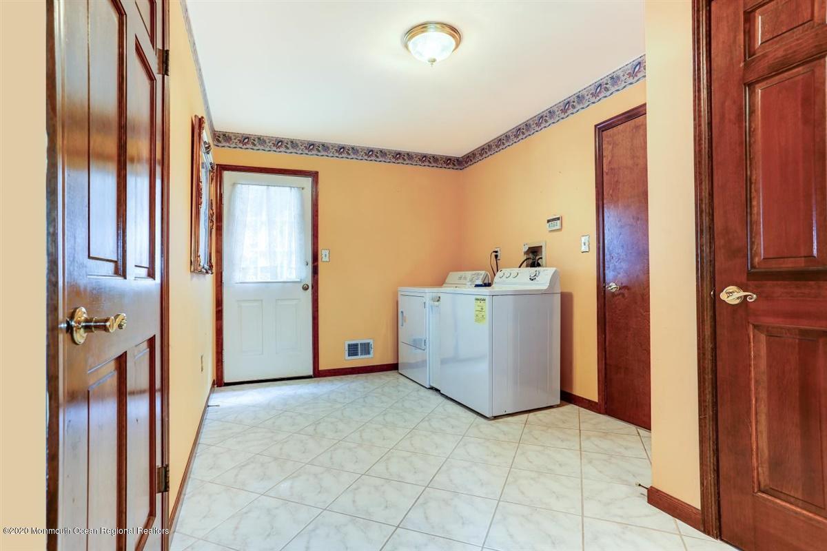 11 Clover Hill Road Colts Neck, NJ 07722 - Photo 20 of 39 40-11ClovereHillRd_040