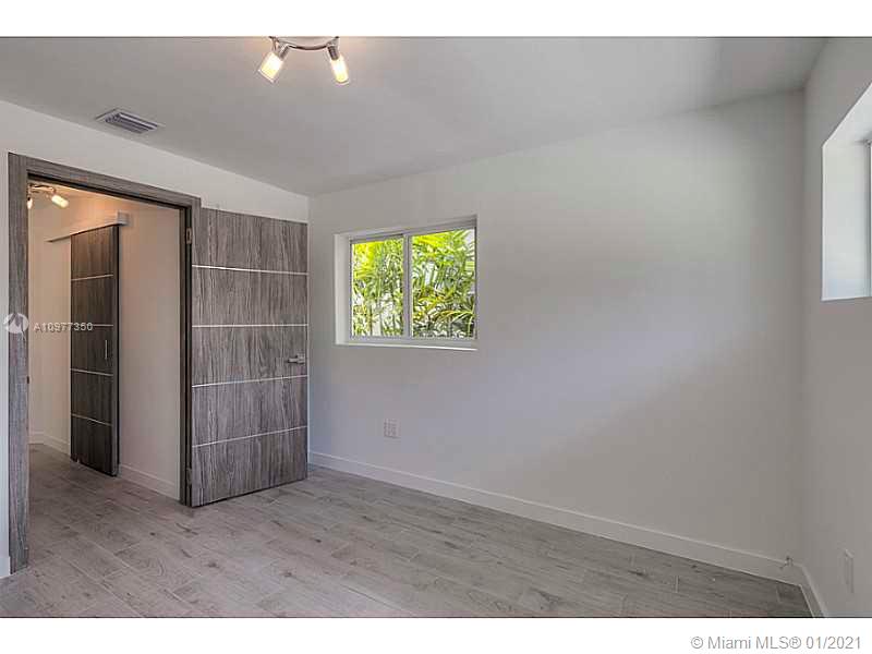1640 Cleveland Road Miami Beach, FL 33141 - Photo 14 of 29