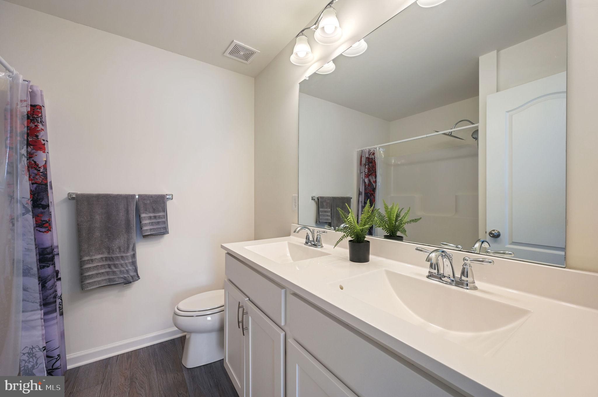 706 Ruth Way Dover, DE 19904 - Photo 17 of 23 Primary suite Bathroom