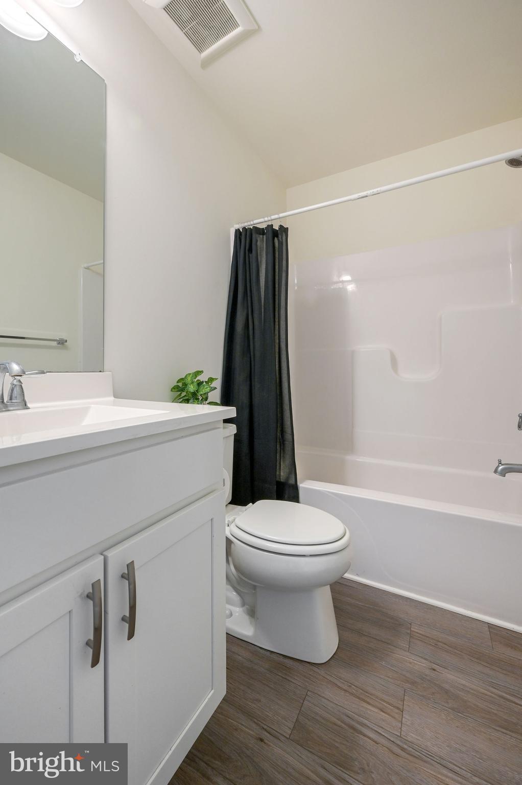 706 Ruth Way Dover, DE 19904 - Photo 20 of 23 Hallway Bath