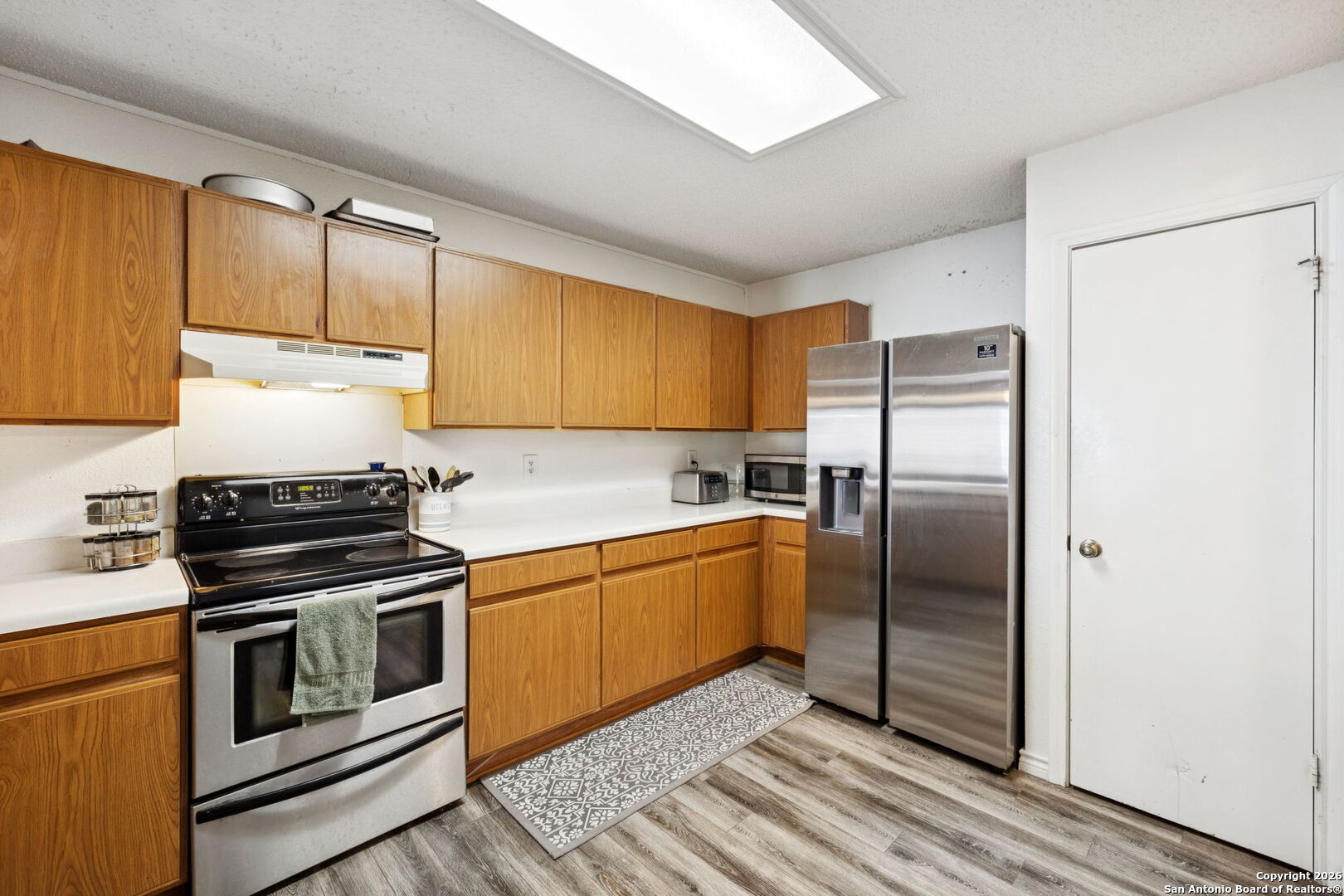 6622 Evenridge Lane San Antonio, TX 78239 - Photo 10 of 21 a kitchen with granite countertop a refrigerator stove and cabinets