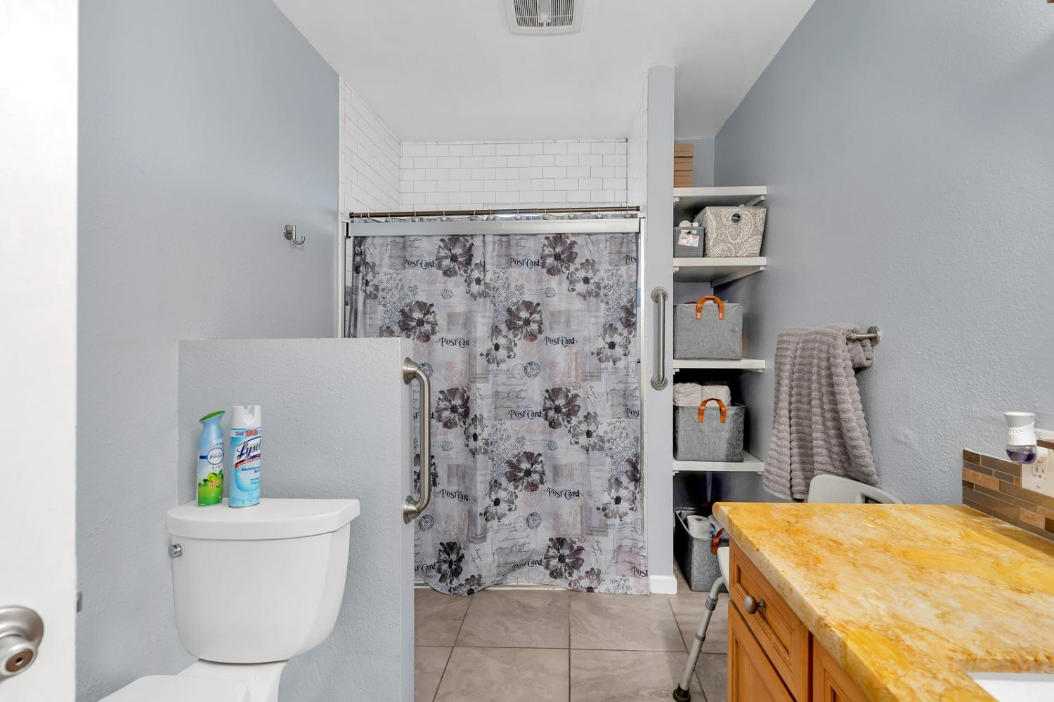 1164 J Street Reedley, CA 93654 - Photo 34 of 43 a bathroom with a bathtub and toilet