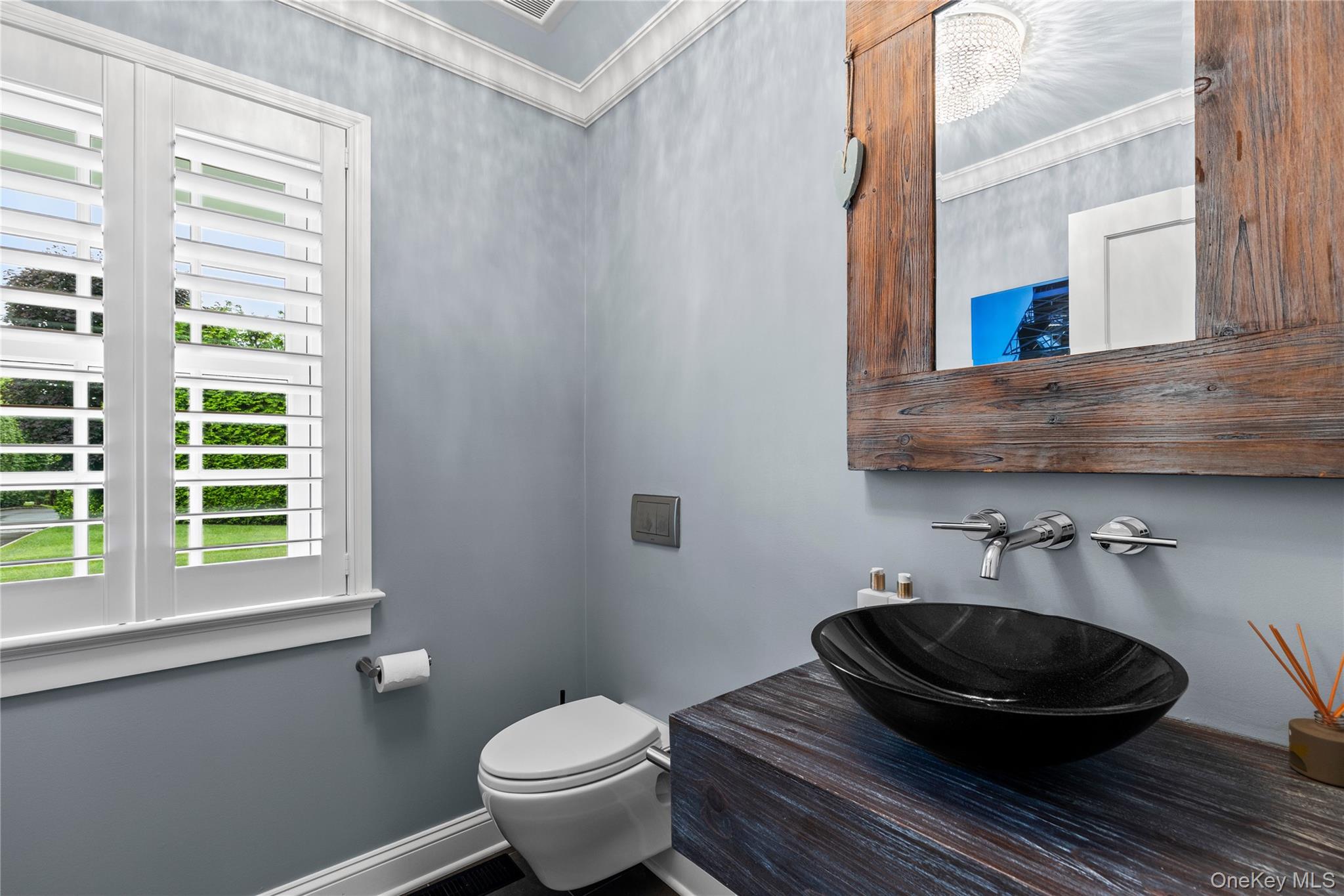 394 Park Avenue Rye, NY 10580 - Photo 13 of 36 1st floor powder room near the front entrance