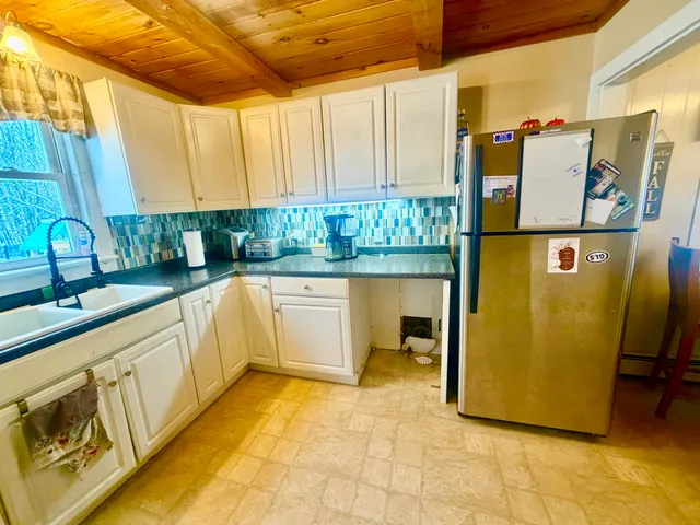 $159,900 | 14 Pinkham Street, Lincoln, ME 04457