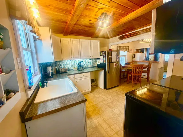 $159,900 | 14 Pinkham Street, Lincoln, ME 04457