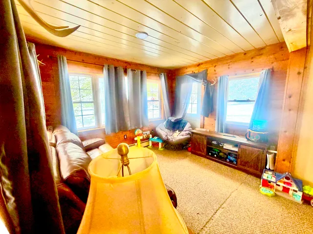 $159,900 | 14 Pinkham Street, Lincoln, ME 04457