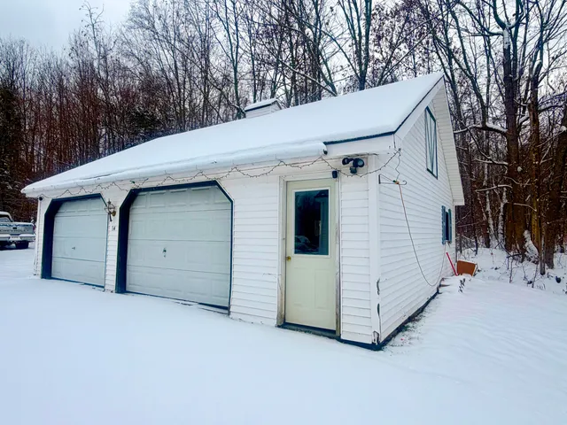$159,900 | 14 Pinkham Street, Lincoln, ME 04457