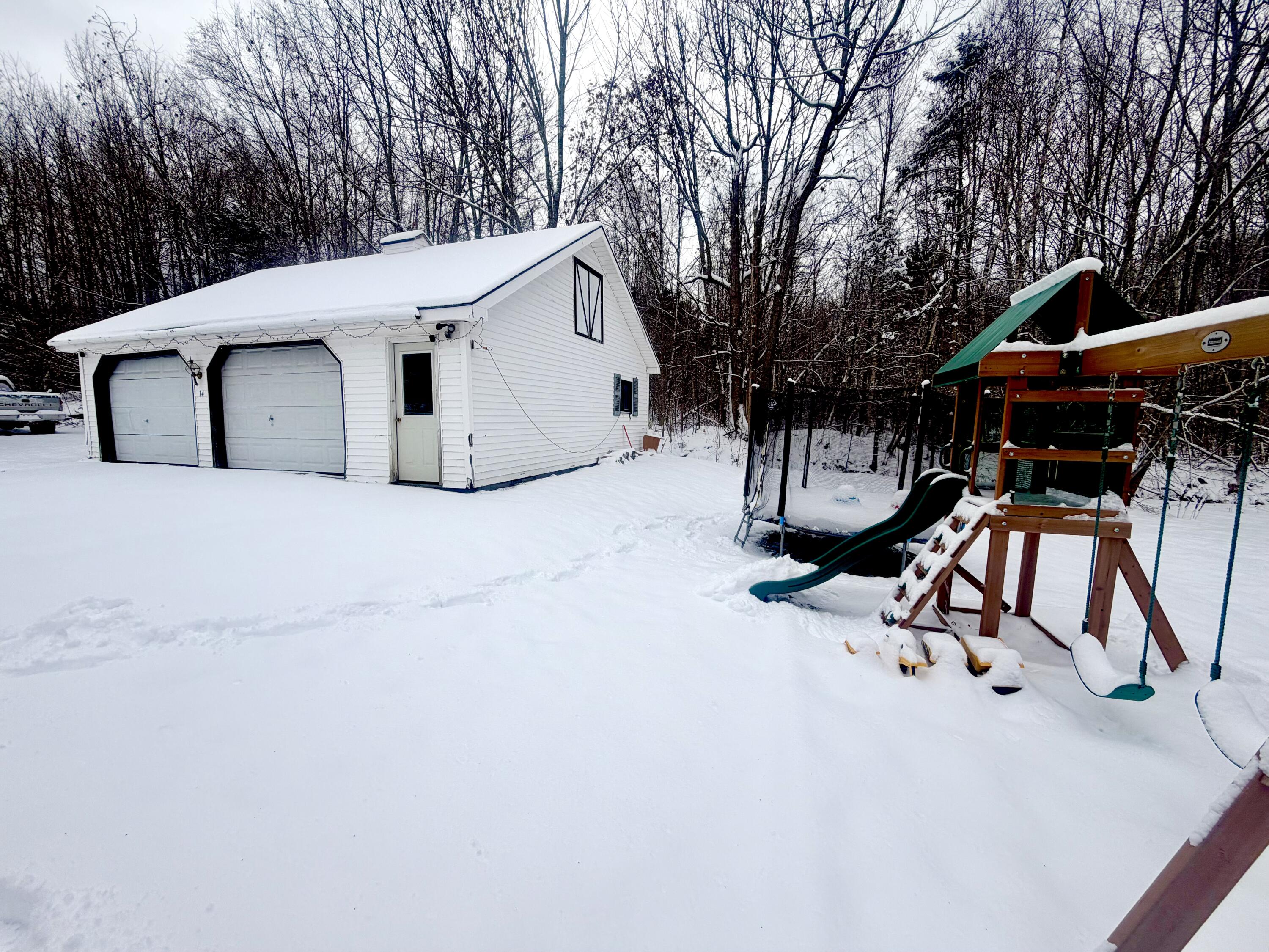 14 Pinkham Street Lincoln, ME 04457 - Photo 4 of 55 IMG_1376