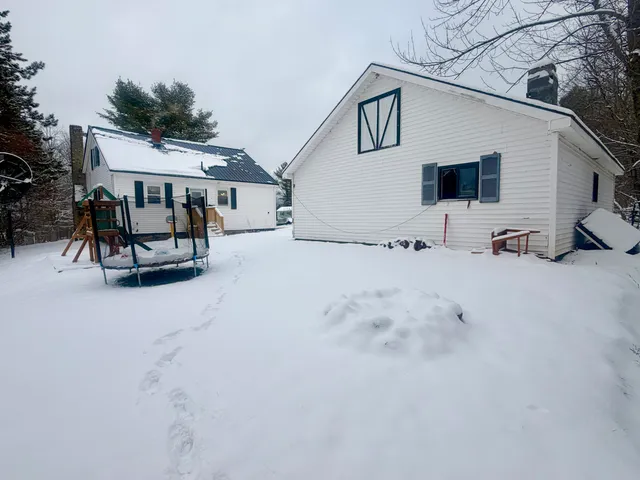 $159,900 | 14 Pinkham Street, Lincoln, ME 04457