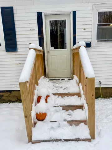 $159,900 | 14 Pinkham Street, Lincoln, ME 04457