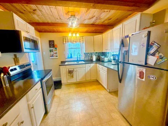 $159,900 | 14 Pinkham Street, Lincoln, ME 04457